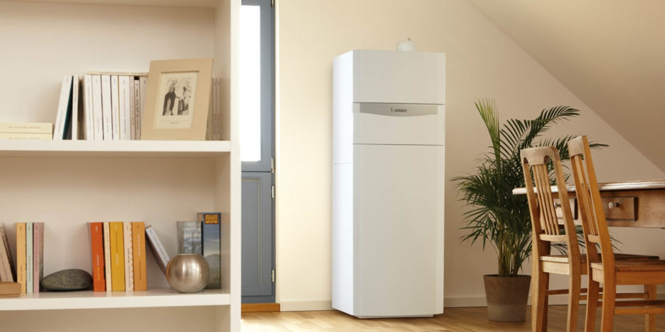 auroCOMPACT VSC S è la caldaia a basamento che sfrutta anche l'energia solare
